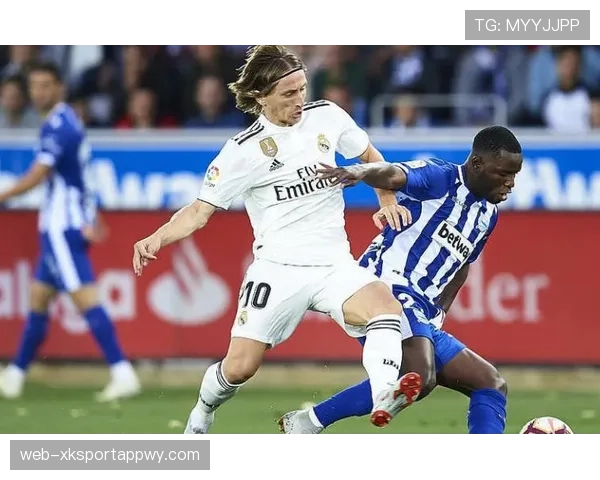 本泽马vs本阿尔法：终结效率与战术角色差异解析