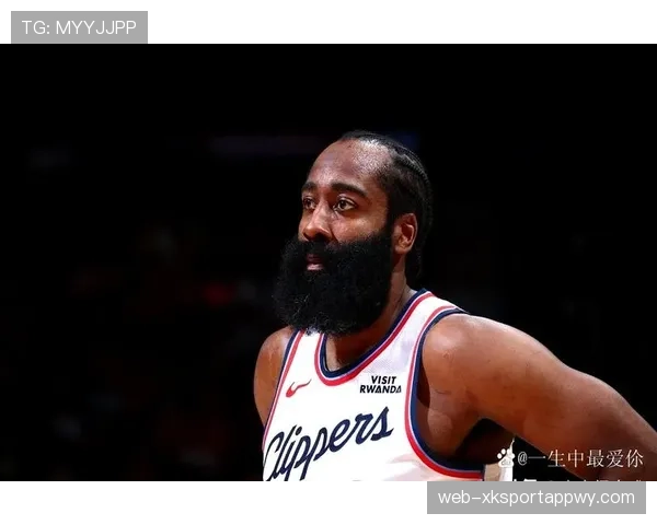 库里三分高效砍下30分，拉开与哈登得分差距