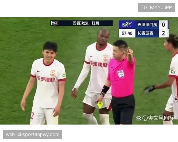 鞋钉朝上为何直接红牌?危险动作判罚标准解析 鞋钉朝上为何直接红牌?危险动作判罚标准解析
